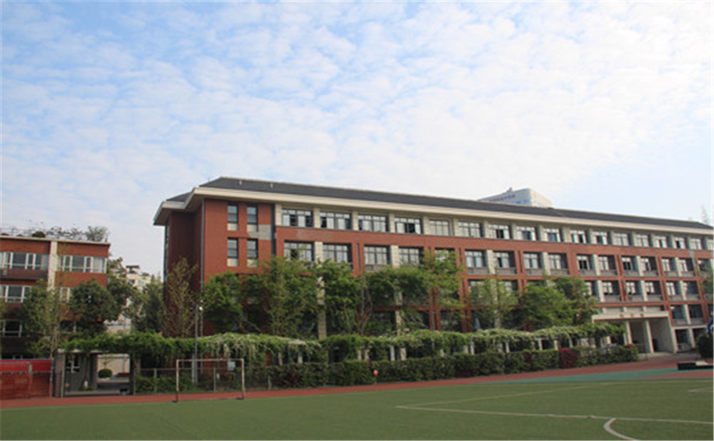 成都七中八一學(xué)校近三年的錄取分?jǐn)?shù)是多少？