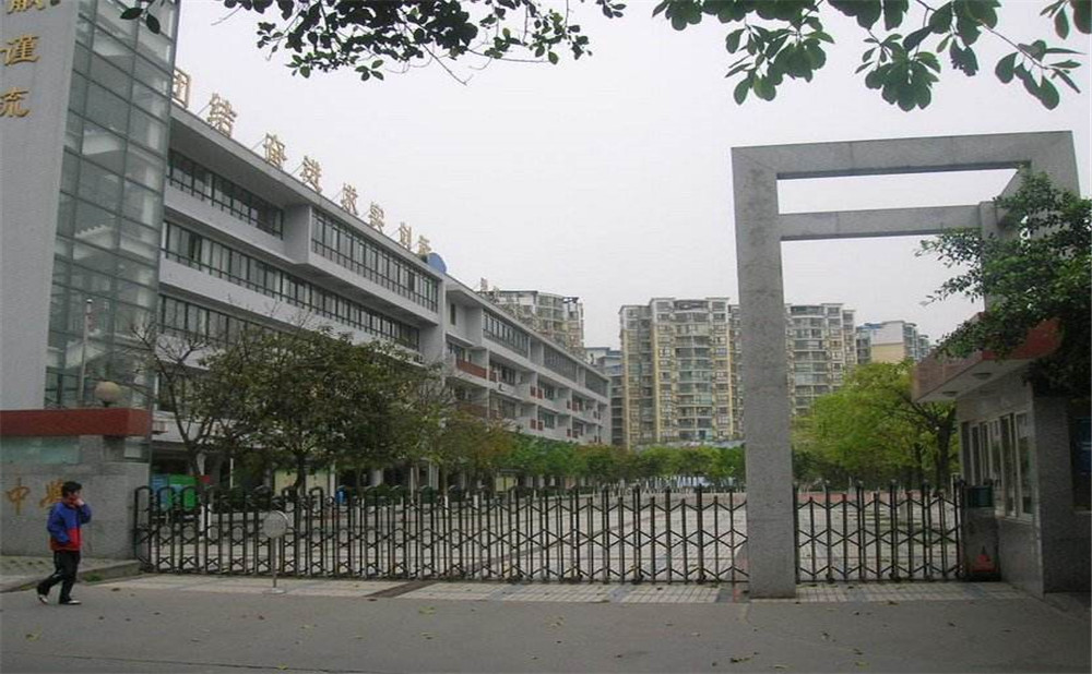成都玉林中學(xué)的高中住宿怎么樣？