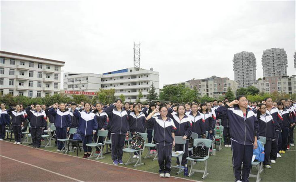 龍泉二中的高中住宿怎么樣？