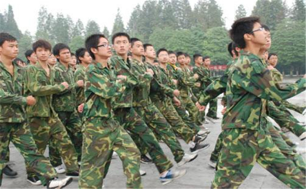 郫縣二中學(xué)費(fèi)是多少？