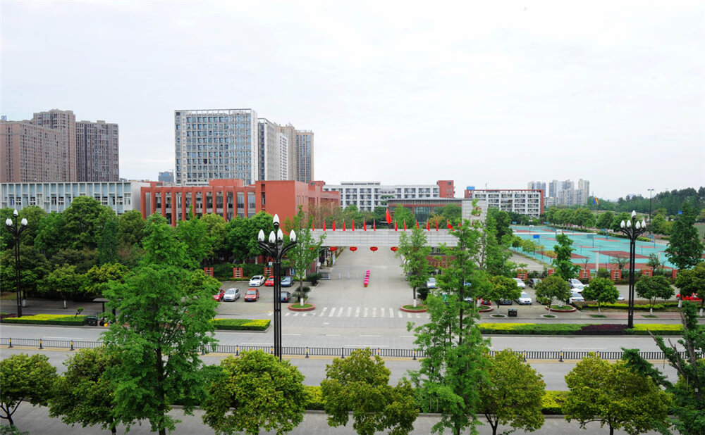 香城中學(xué)的高中住宿怎么樣？
