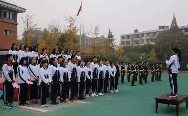 新津中學(xué)的升學(xué)率是多少？