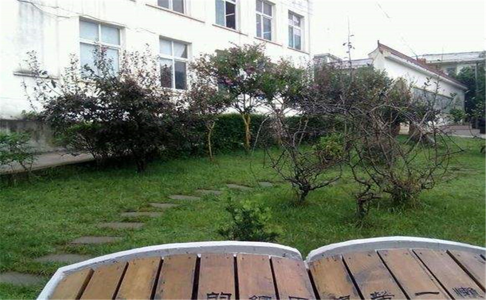 賈家中學(xué)的高中住宿怎么樣？