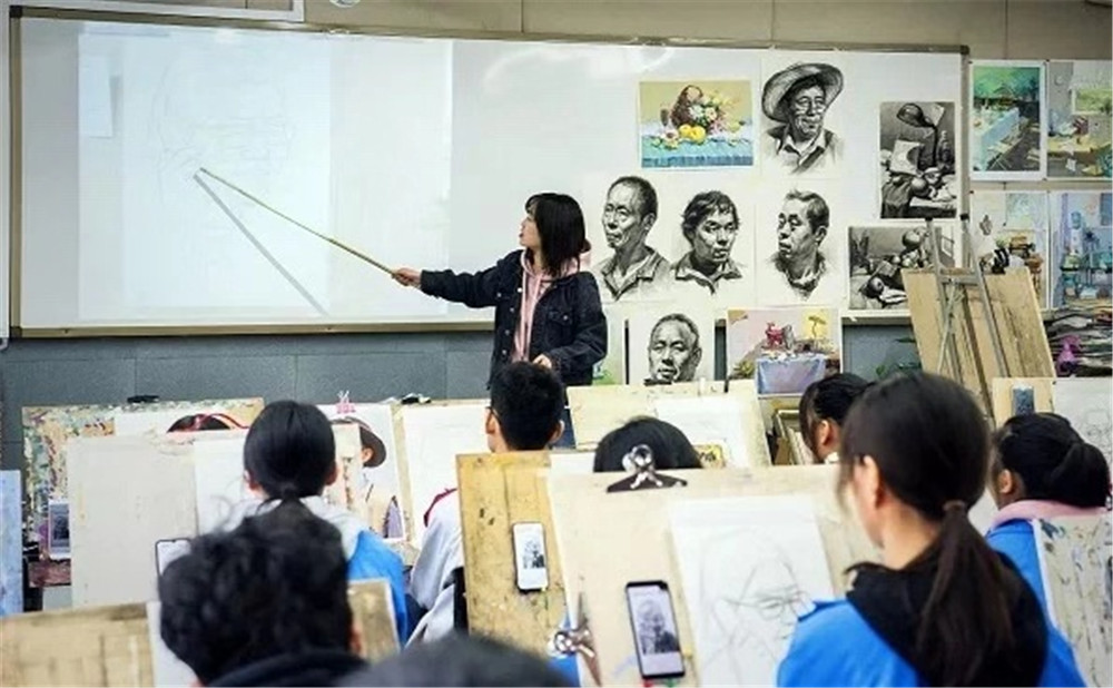 成都市第三中學(xué)錄取分?jǐn)?shù)是多少？