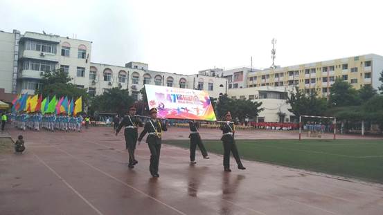 西南交通大學(xué)附屬中學(xué)高中一年的學(xué)費(fèi)是多少？