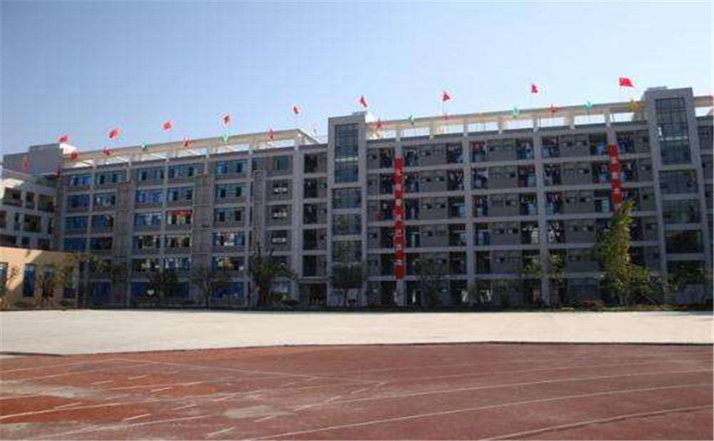 成都十二中（四川大學(xué)附屬中學(xué)）的錄取分數(shù)是多少？