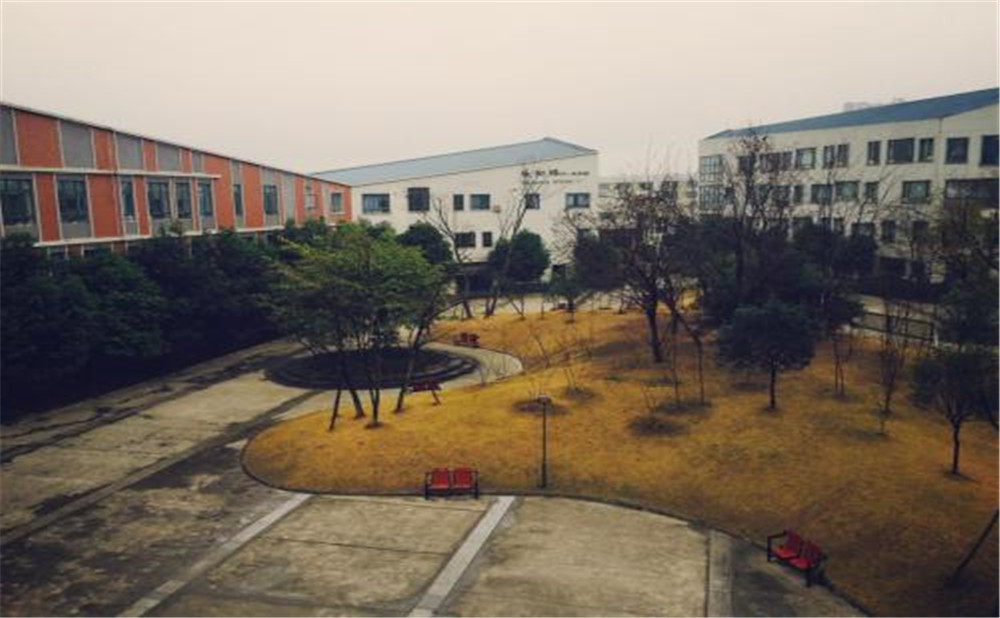 成都實驗外國語學校（西區(qū)）的宿舍怎么樣？