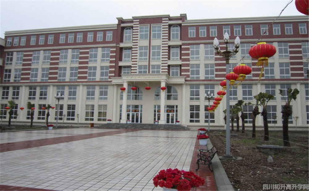 四川師范大學附屬第三實驗中學高中一年的學費是多少？