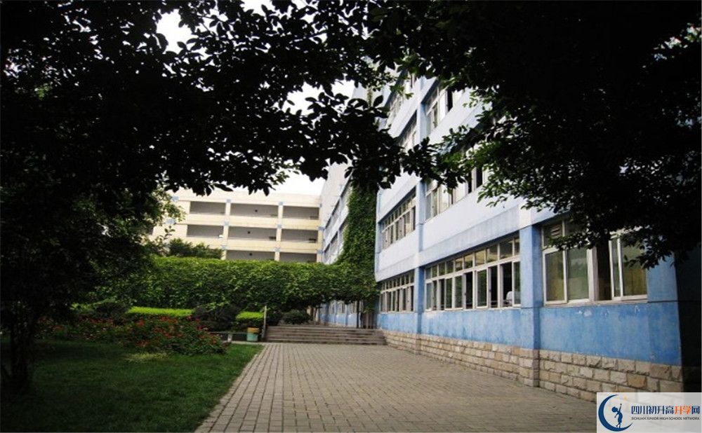 四川師范大學(xué)實(shí)驗(yàn)外國(guó)語(yǔ)學(xué)校高中本部的錄取分?jǐn)?shù)是多少？