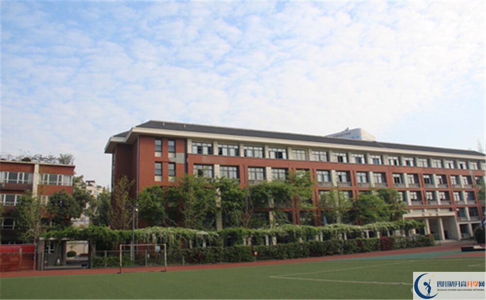 成都七中八一學(xué)校高中本部的錄取分?jǐn)?shù)是多少？