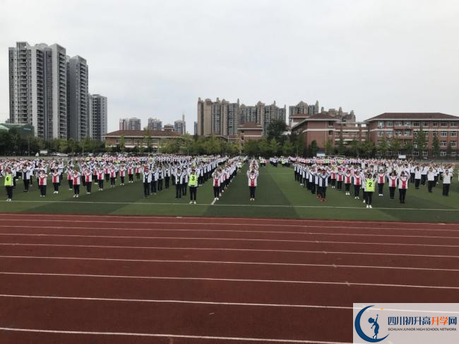 2020崇慶中學(xué)初升高的學(xué)費(fèi)是多少？