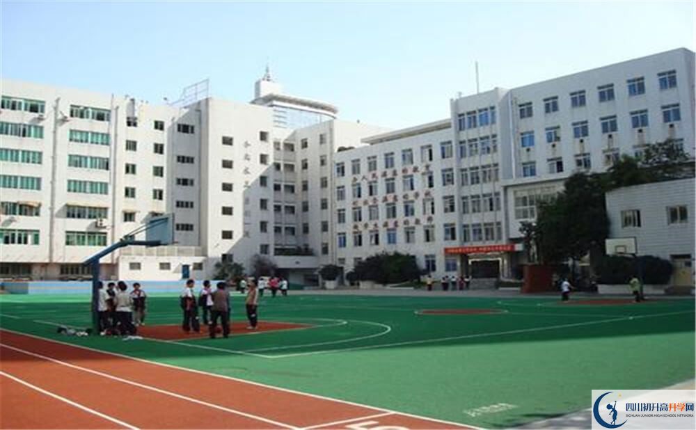 成都市西北中學(xué)的學(xué)費(fèi)收費(fèi)標(biāo)準(zhǔn)是多少錢？
