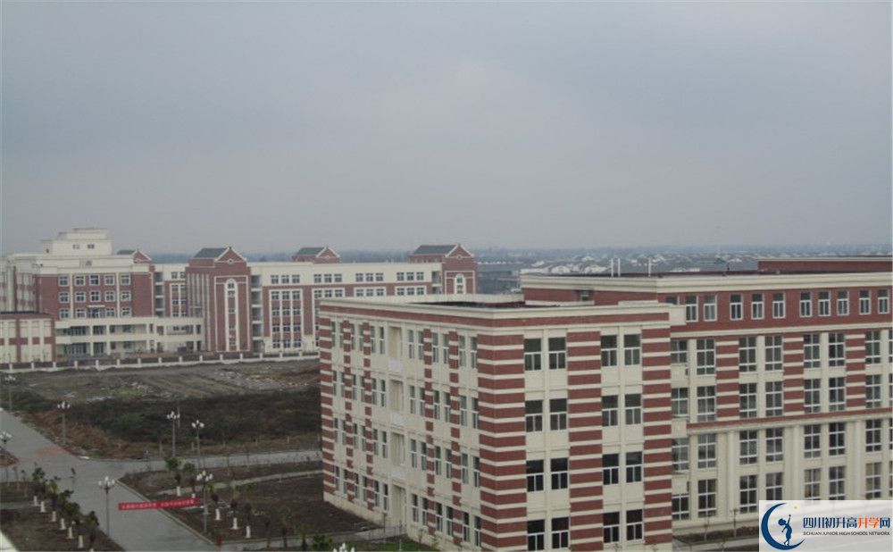 四川師范大學(xué)附屬第三實(shí)驗(yàn)中學(xué)初升高的分?jǐn)?shù)線是多少？