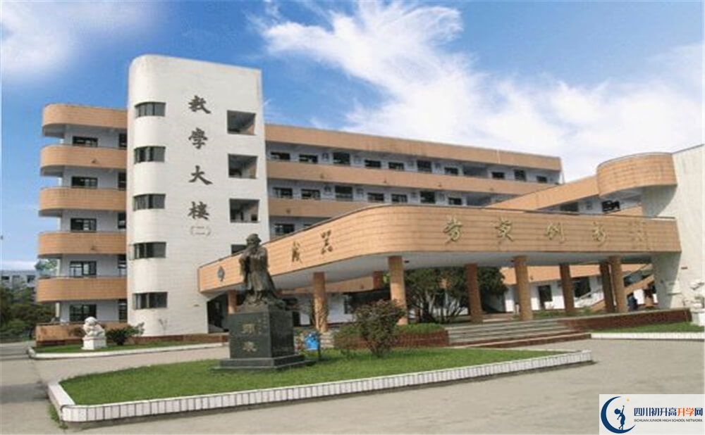 西南交通大學(xué)附屬中學(xué)一年的學(xué)費是多少錢？