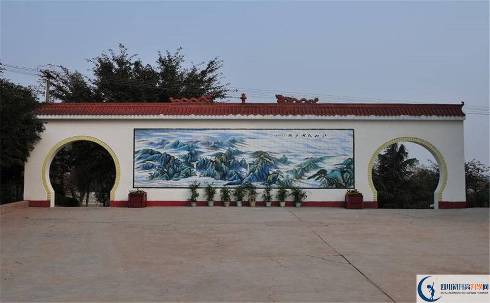 賈家中學(xué)的學(xué)費大概是多少？