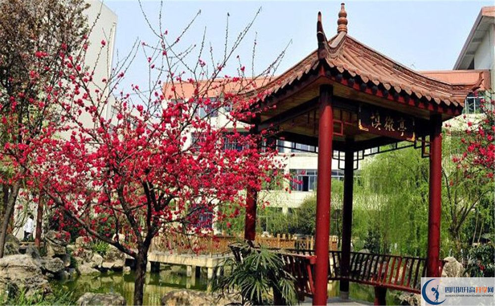 蜀城中學(xué)一年的學(xué)費(fèi)是多少？