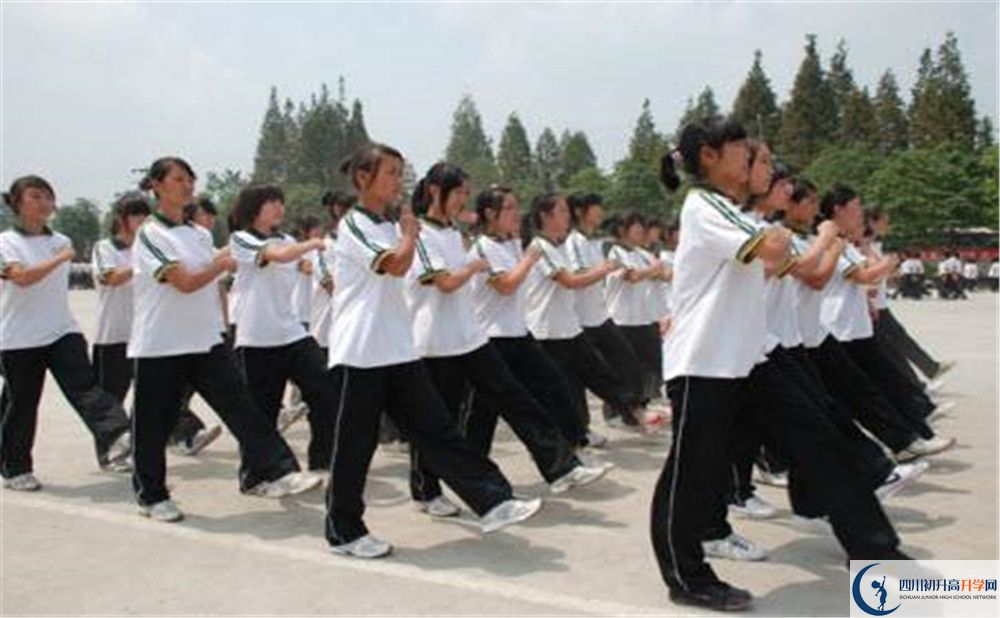彭州一中一年的學(xué)費(fèi)是多少？