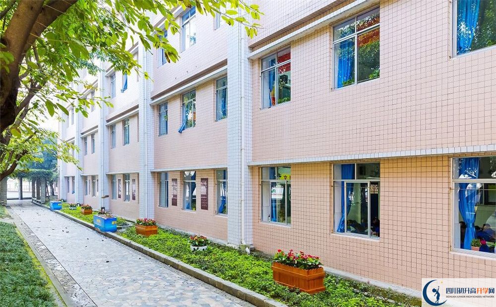 成都市第四十九中學(xué)的高中住宿好不好？