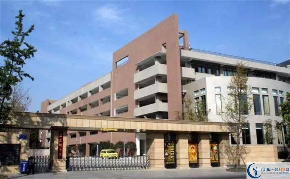 成都市田家炳中學的高中住宿好不好？