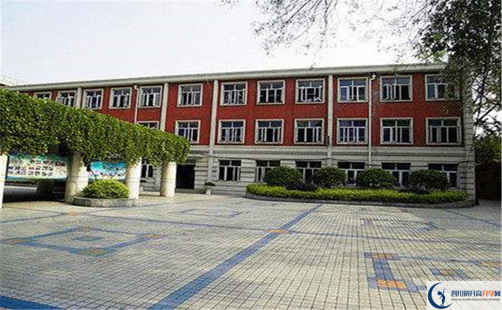 成都樹德中學(xué)一學(xué)期的學(xué)費(fèi)是多少？