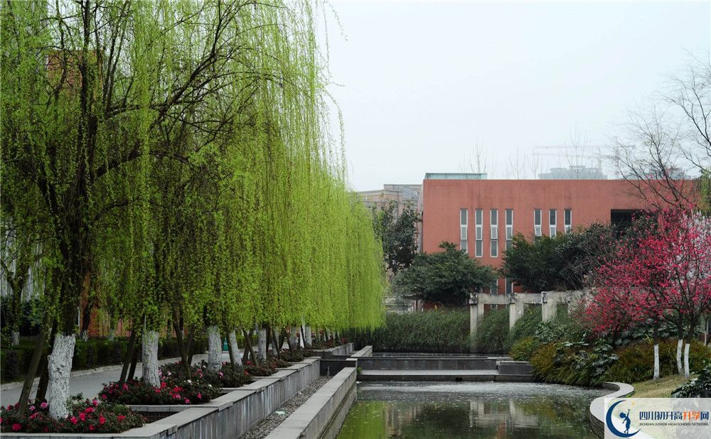 上香城中學的分數(shù)線是多少？