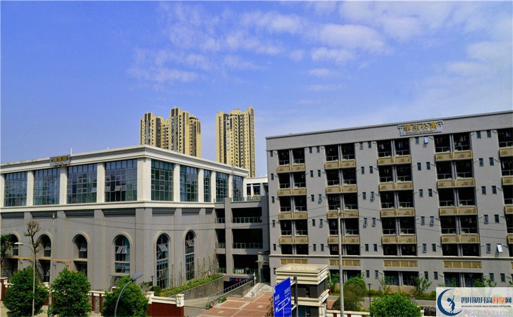 成都市第四十九中學(xué)的學(xué)費一期是多少？