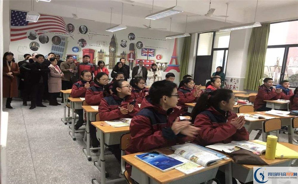 北京第二外國語學(xué)院成都附屬中學(xué)的學(xué)費一期是多少？