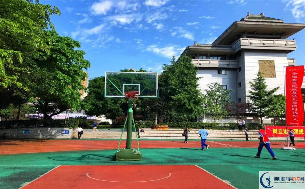 考成都石室中學(xué)的分?jǐn)?shù)線是多少？