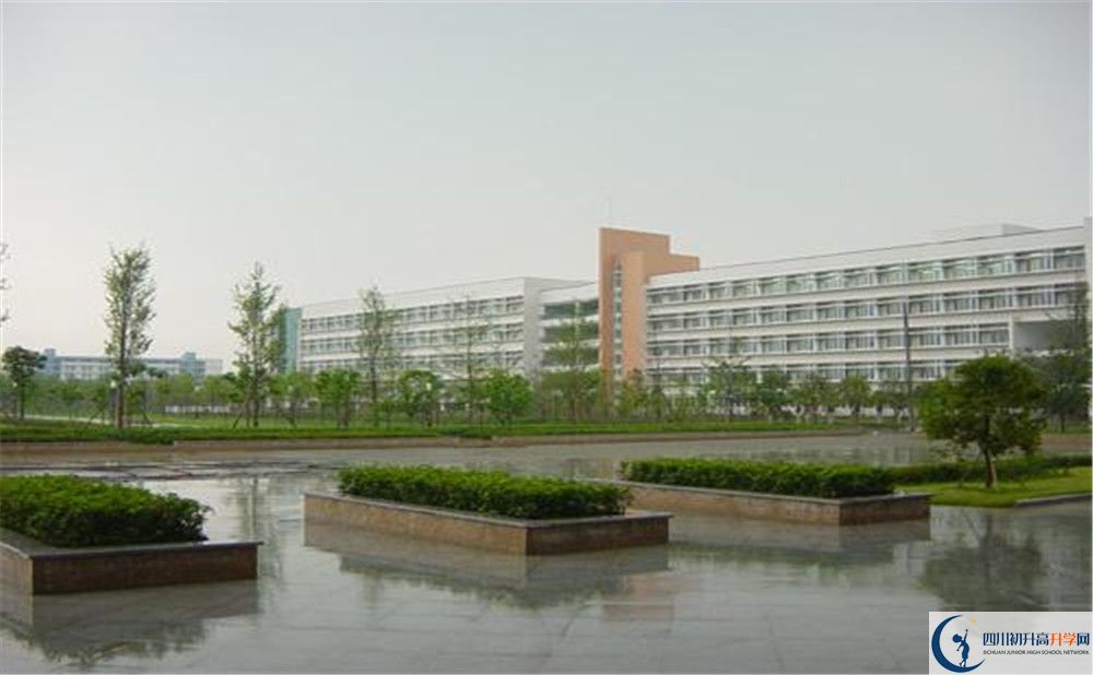 考西南交通大學(xué)附屬中學(xué)的分?jǐn)?shù)線是多少？