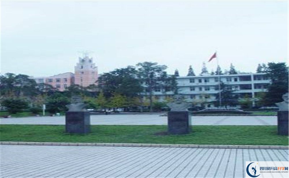 郫縣二中的宿舍好不好？