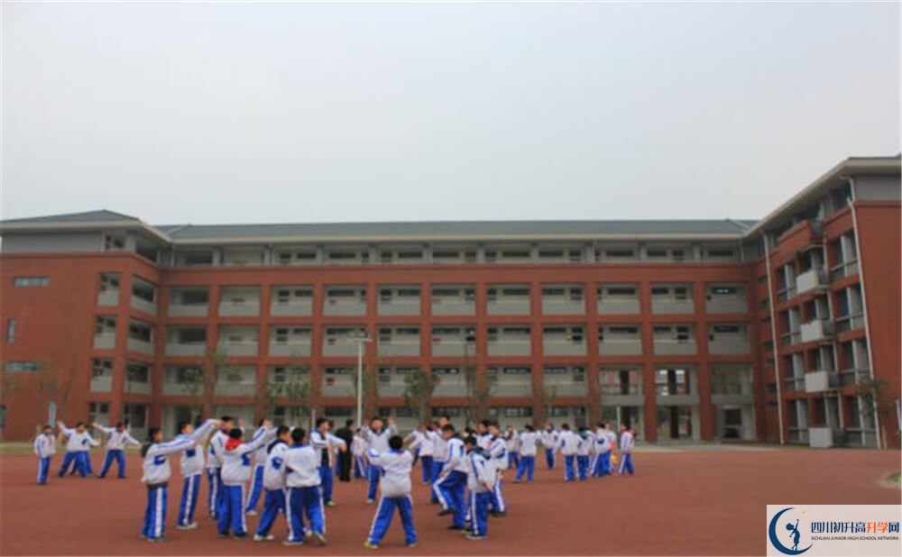 成都七中萬達(dá)學(xué)校的分?jǐn)?shù)線大概是多少分？