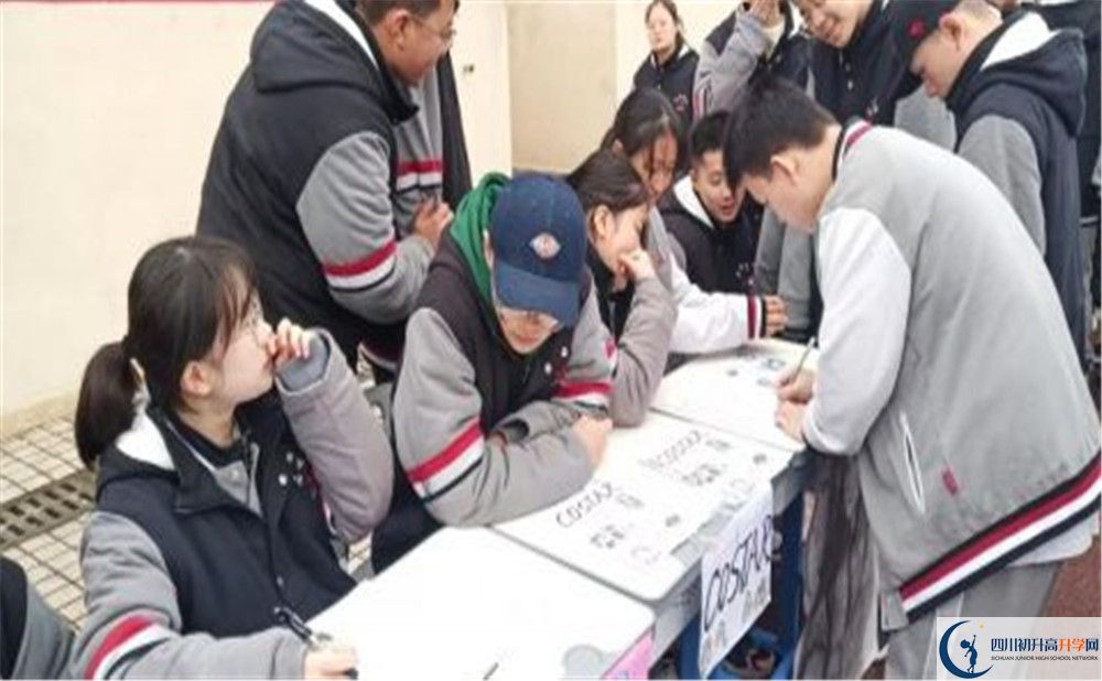 北大附中成都新津?yàn)槊鲗W(xué)校的學(xué)費(fèi)一期是多少？
