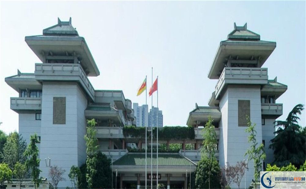 近幾年成都石室中學高中錄取的分數(shù)線是多少？