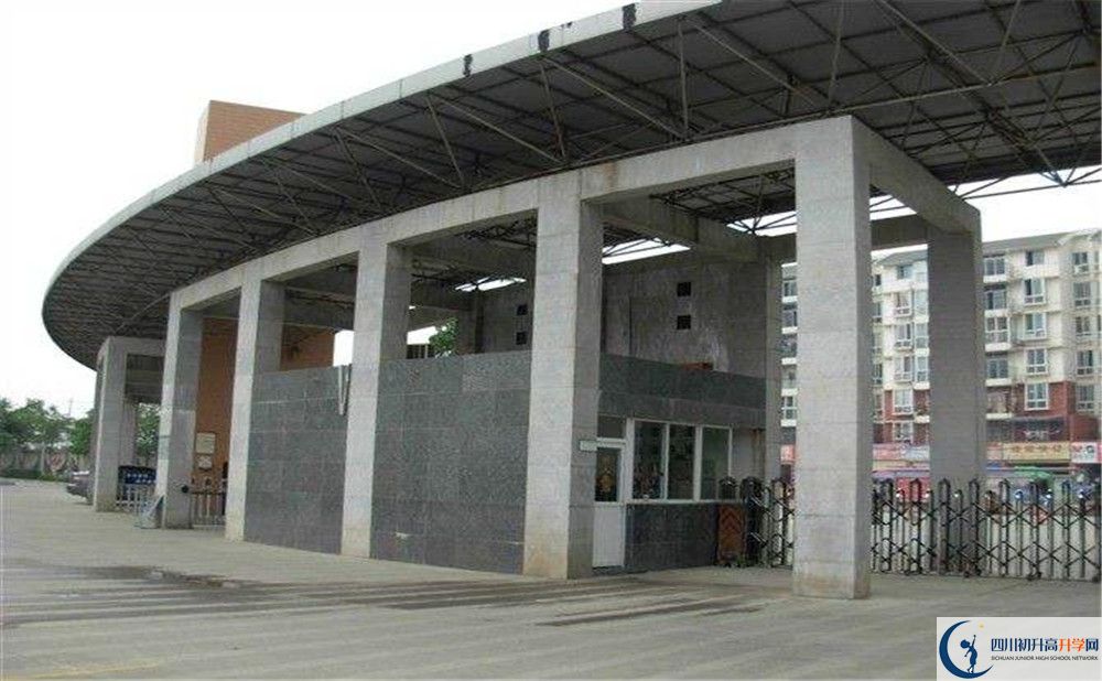 近幾年成都市龍泉中學(xué)高中錄取的分?jǐn)?shù)線是多少？