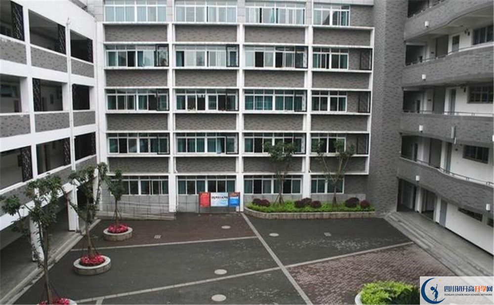 成都樹德協(xié)進中學(xué)的住宿條件怎么樣？