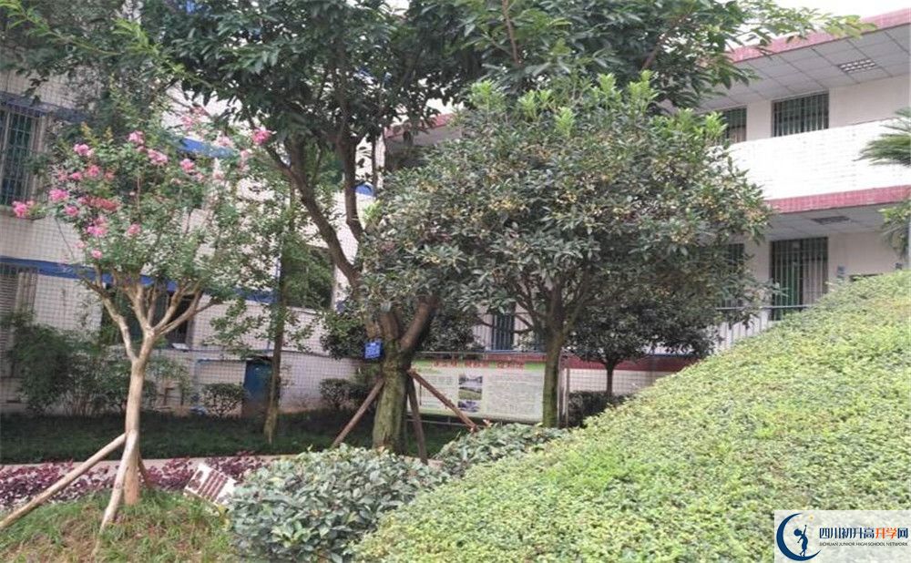 仁壽華達(dá)高中住宿條件怎么樣？