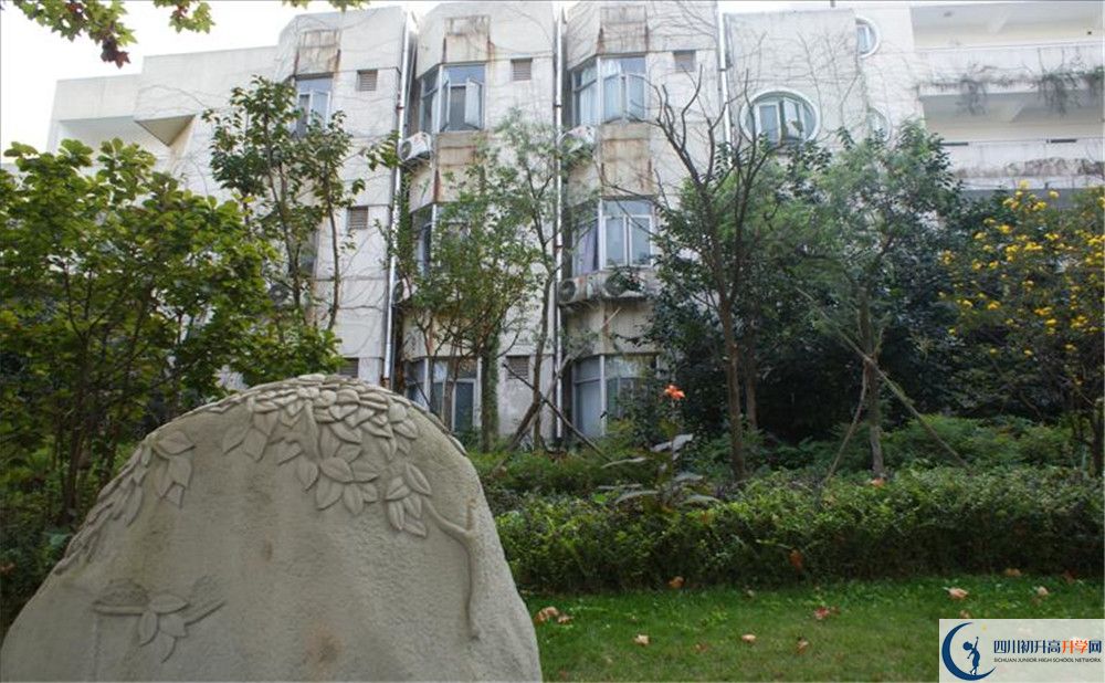 四川師范大學(xué)附屬中學(xué)住宿費(fèi)用是多少？