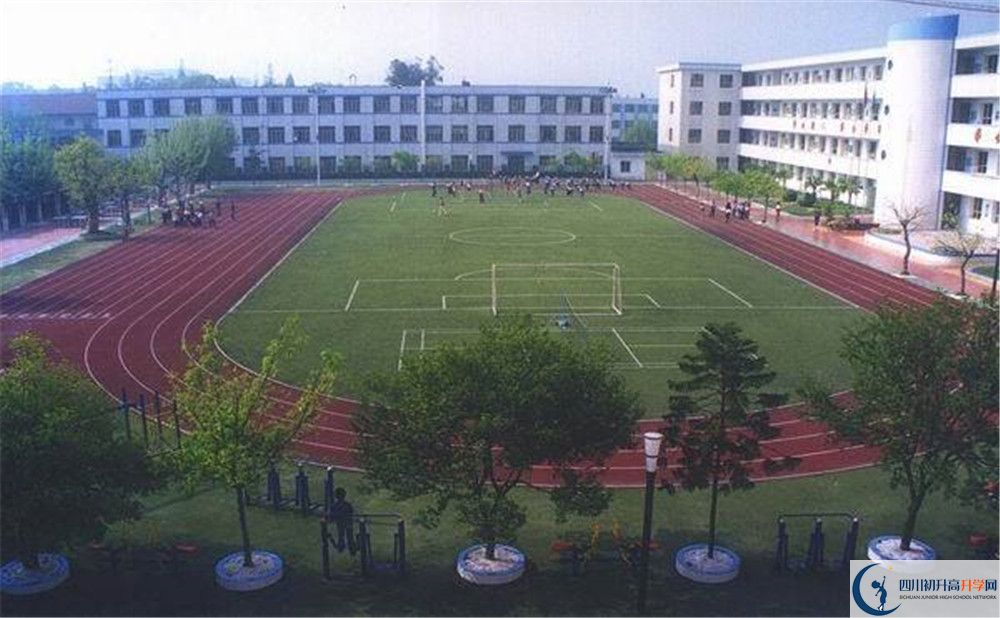 成都成飛中學(xué)住宿費(fèi)用是多少錢(qián)？