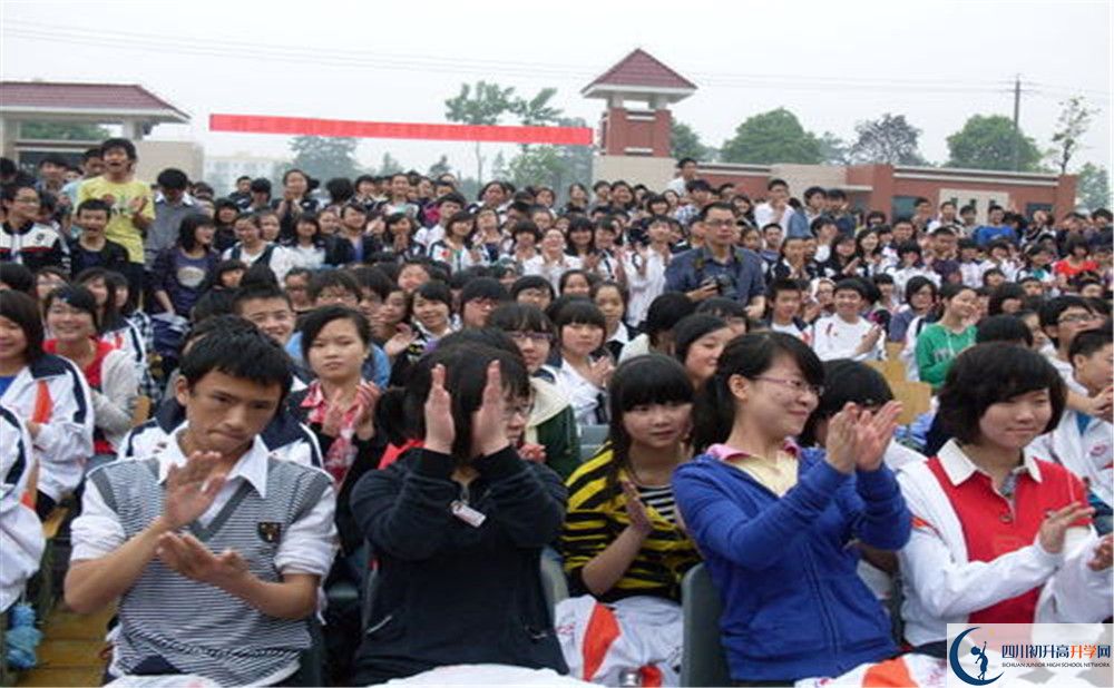 敖平中學(xué)住宿費(fèi)用是多少錢(qián)？