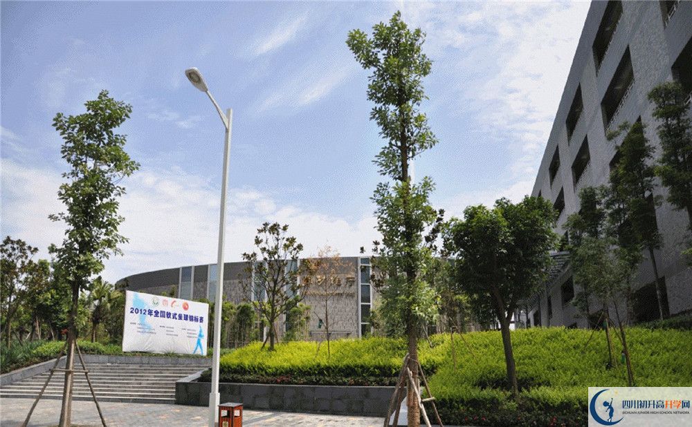 石室天府中學(xué)住宿費(fèi)用是多少？
