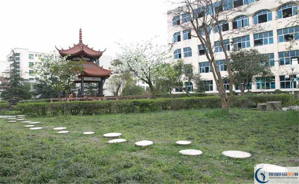 都江堰外國(guó)語(yǔ)實(shí)驗(yàn)學(xué)校自主招生分?jǐn)?shù)是多少？