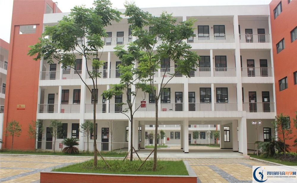 金堂中學(xué)住宿費用是多少？