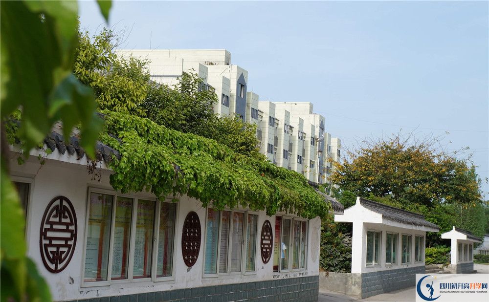 高板中學(xué)住宿費用是多少？