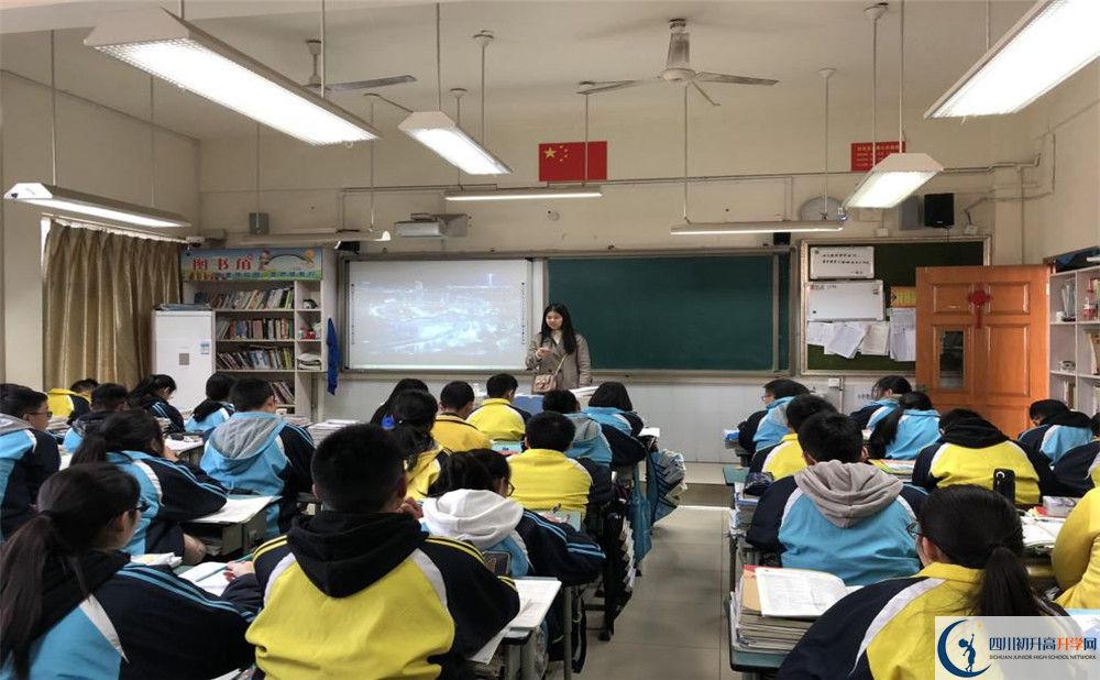 成都市泡桐樹中學(xué)2020年外地生學(xué)費是多少？