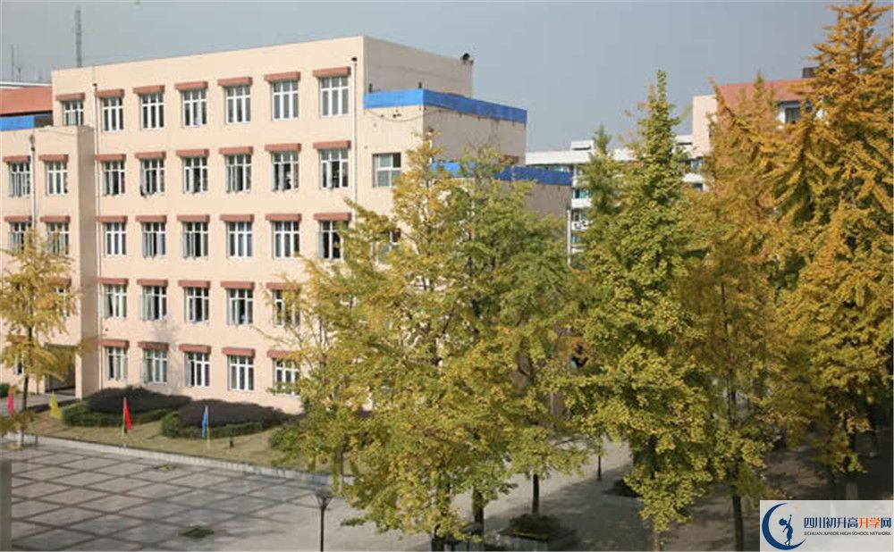 成都西藏中學(xué)的高中住宿怎么樣？