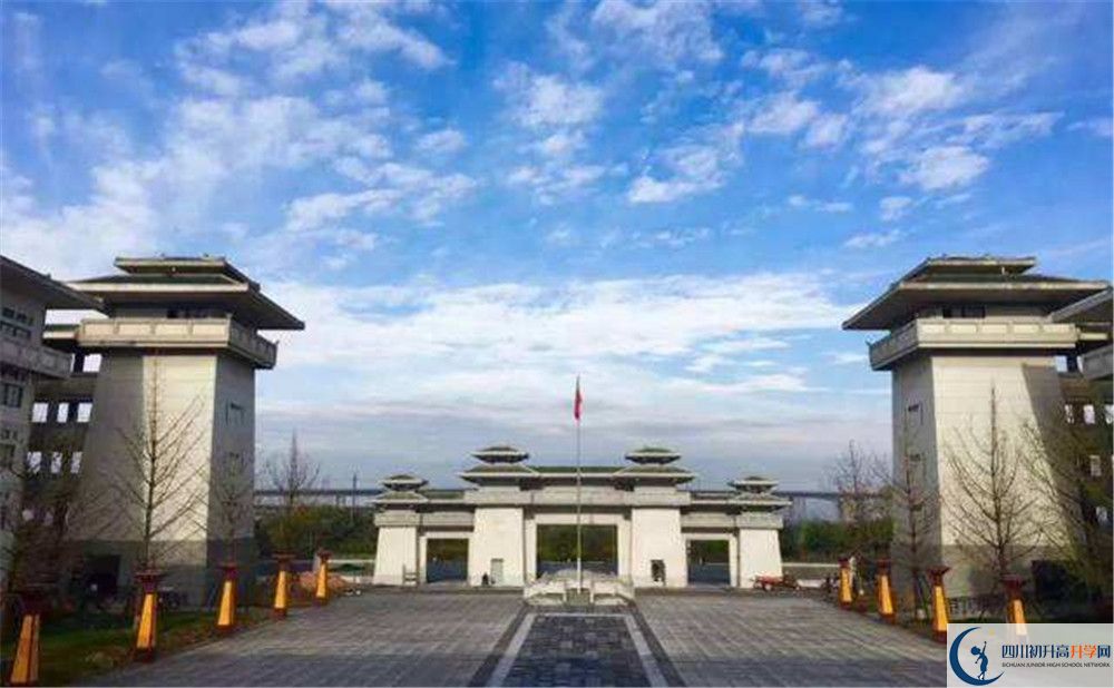 成都石室中學(xué)北湖校區(qū)高中住宿怎么樣？