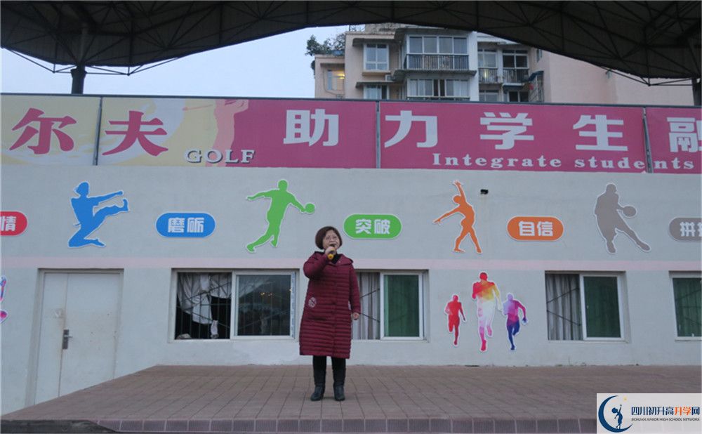 成都南開(kāi)為明學(xué)校2020年外地生學(xué)費(fèi)是多少？