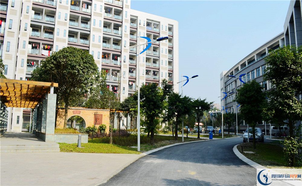 大彎中學(xué)高中部地址在哪？