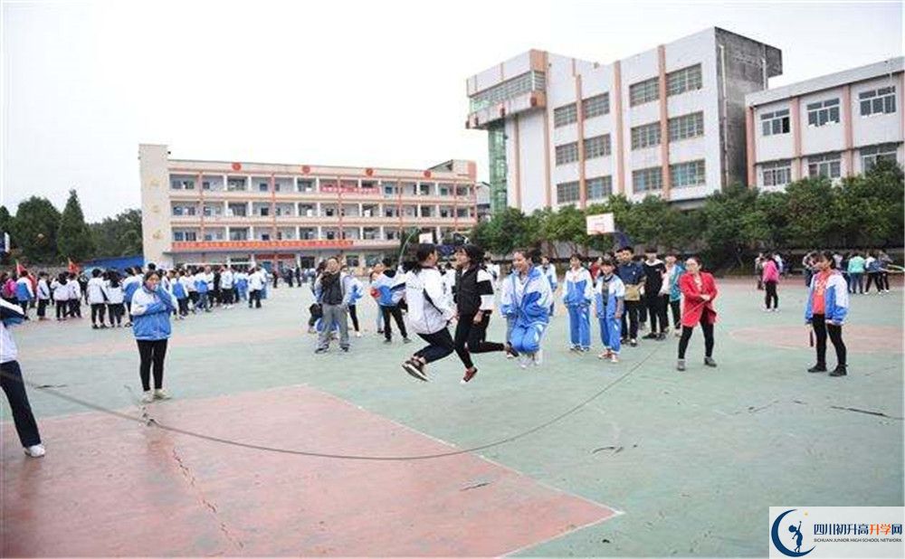 成都棠湖外國語學(xué)校高中住宿怎么樣？