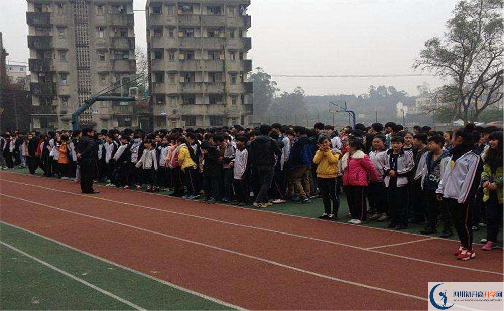 高板中學(xué)2020年外地生學(xué)費(fèi)是多少？